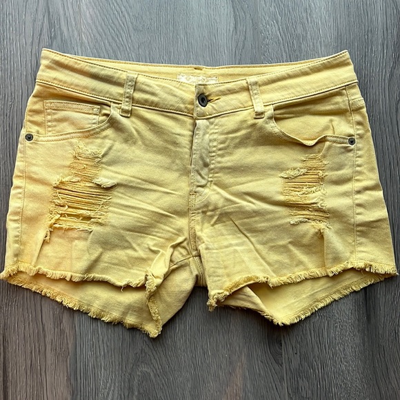 Guess Yellow Denim Distressed Shorts with frayed edges - Picture 1 of 9